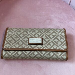 Tommy Hilfiger Beige and Brown Patterned Wallet
